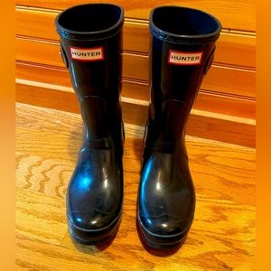 Mid calf hunter glossy rain boots